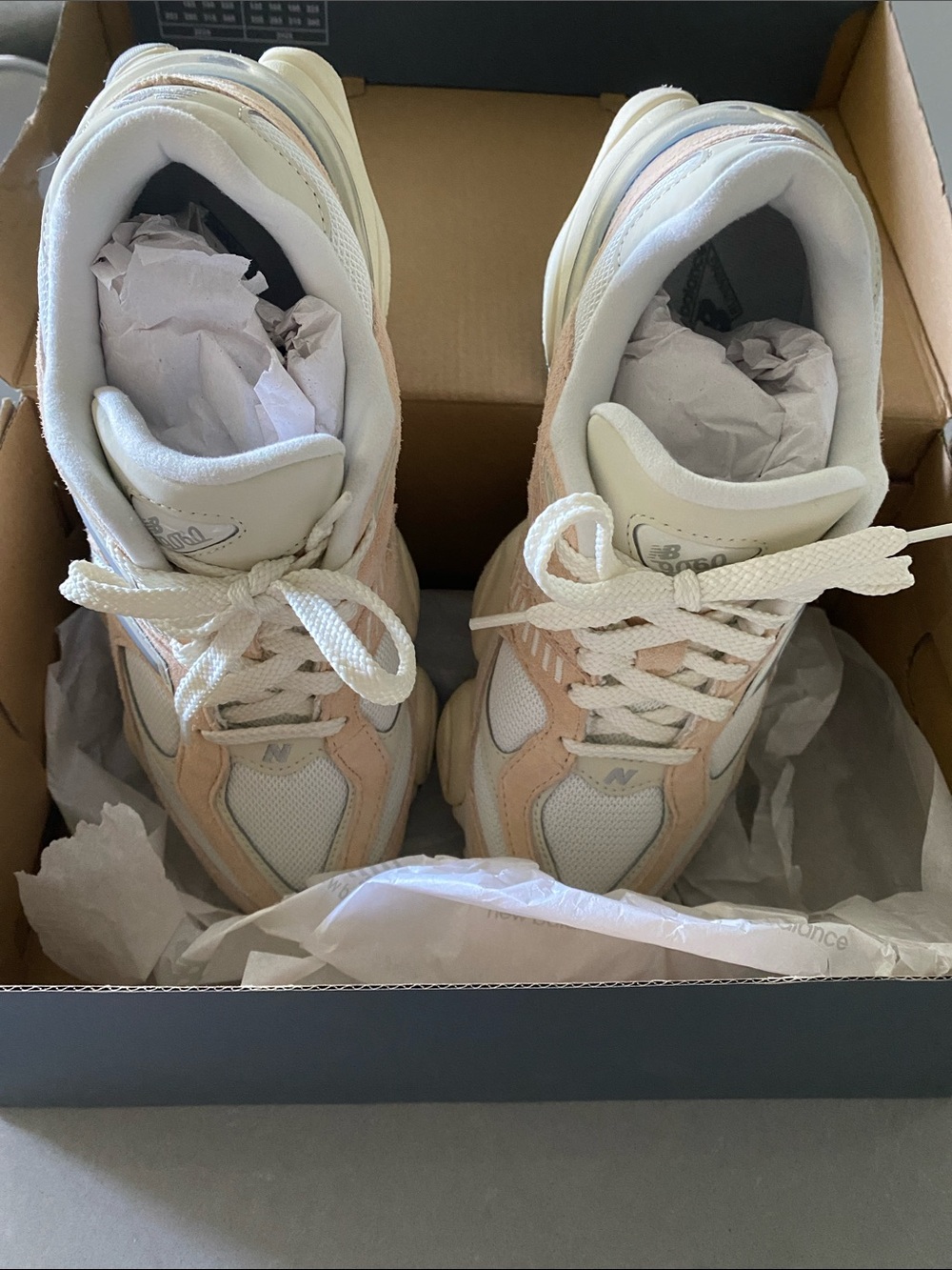 New Balance 9060 NWOT 8.5 Women's Sneakers in Pink Grey White Bloggers
